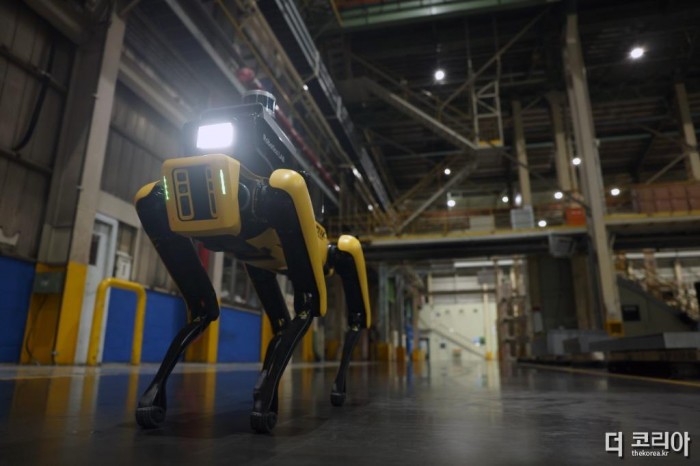 [사진 1] 현대자동차그룹, 보스턴 다이내믹스와 첫 번째 프로젝트 ‘공장 안전서비스 로봇’ 공개.jpg