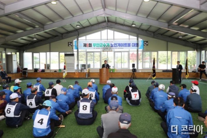 붙임1 제9회 무안군수기 노인게이트볼대회에서 인사말을 하는 김산 군수.jpg