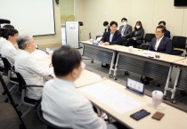 ‘의사 집단행동’ 관련 분당서울대병원 방문한 김동연,  “정부의 밀어붙이기식 의대증원 유감, 전향적으로 대화 임해야”